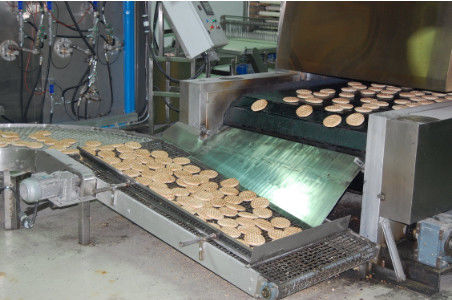 Linha automática do pão do pão árabe do CE largura da correia de 850 milímetros com sistema de cobertura da massa fornecedor